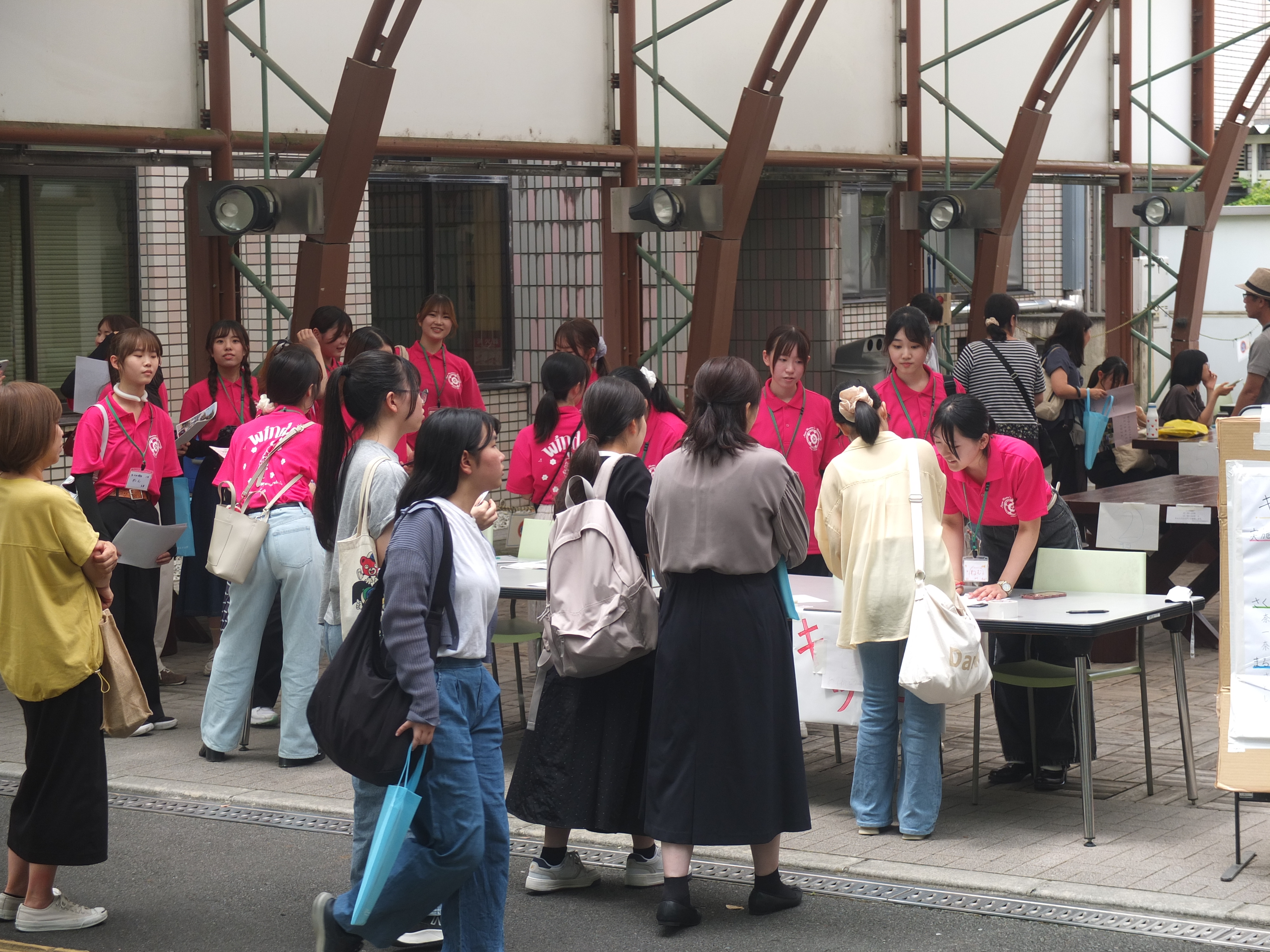 写真：在学生見学ツアー