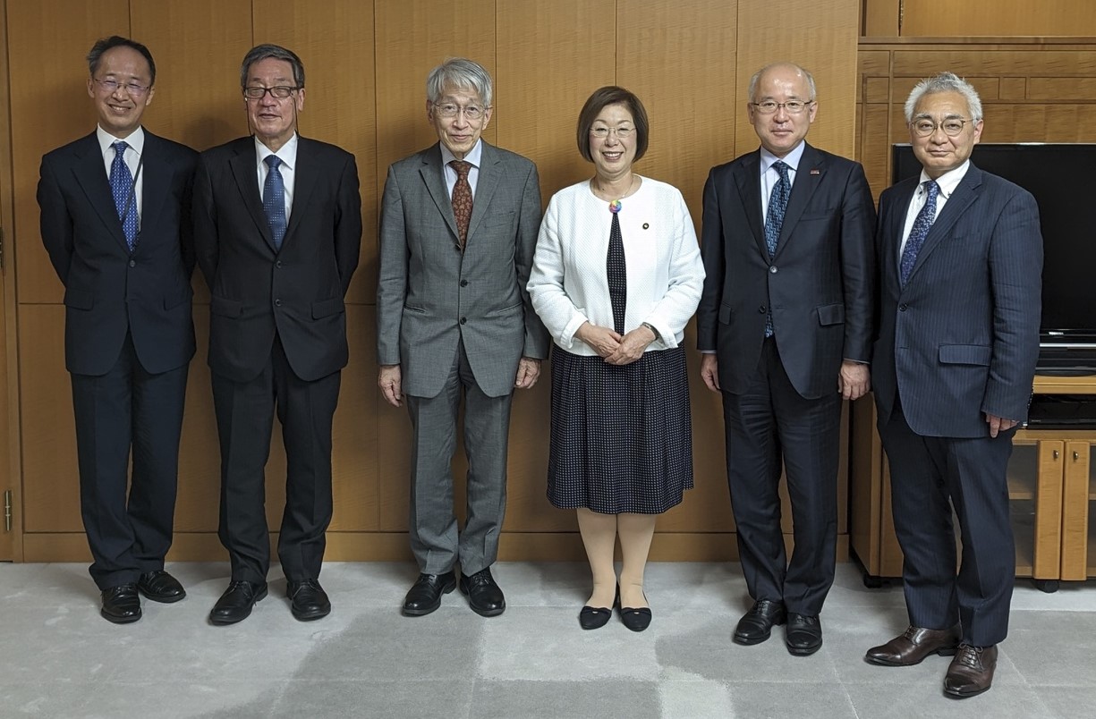永岡文部科学大臣と両学長